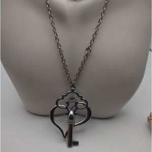 Key to my heart necklace in silver‎ tone